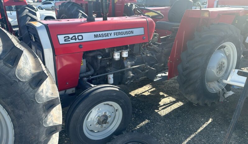 								New 2024 Tractor Massey 240 full									