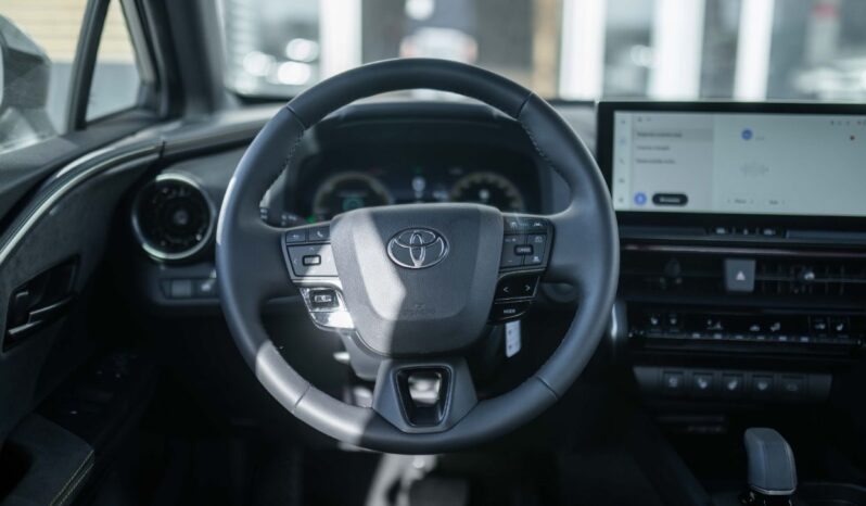 								New 2024 Toyota C-HR full									